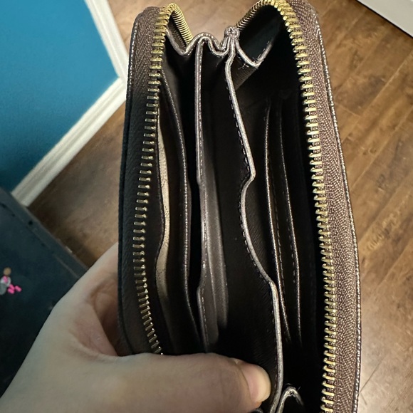 Michael Kors wallet - Picture 5 of 7